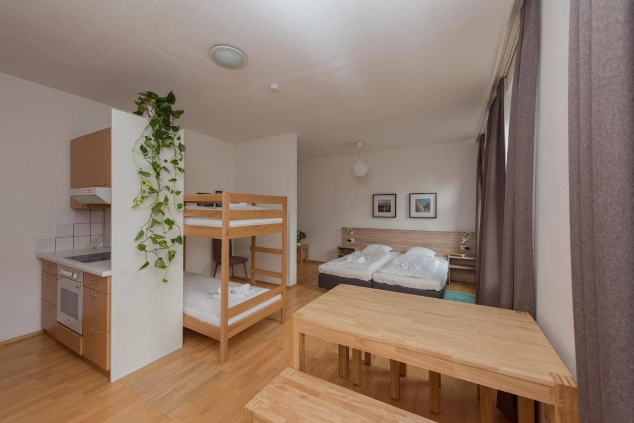 Metro Hostel *